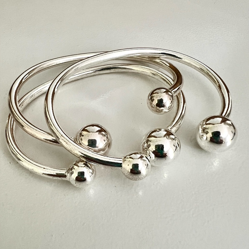 NWT SILVER Balance Healing Bracelet